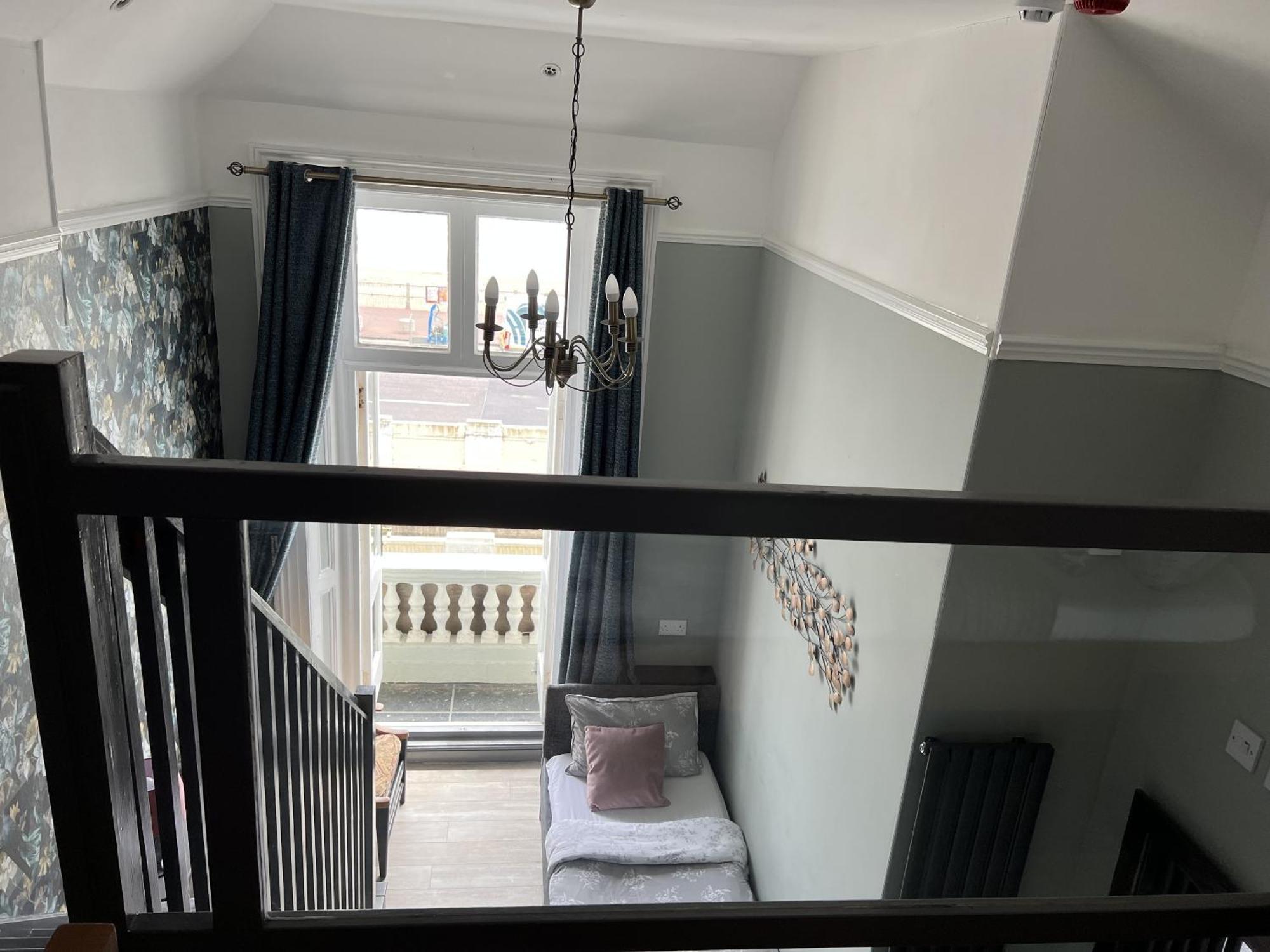 Astral Lodge Hastings Room photo