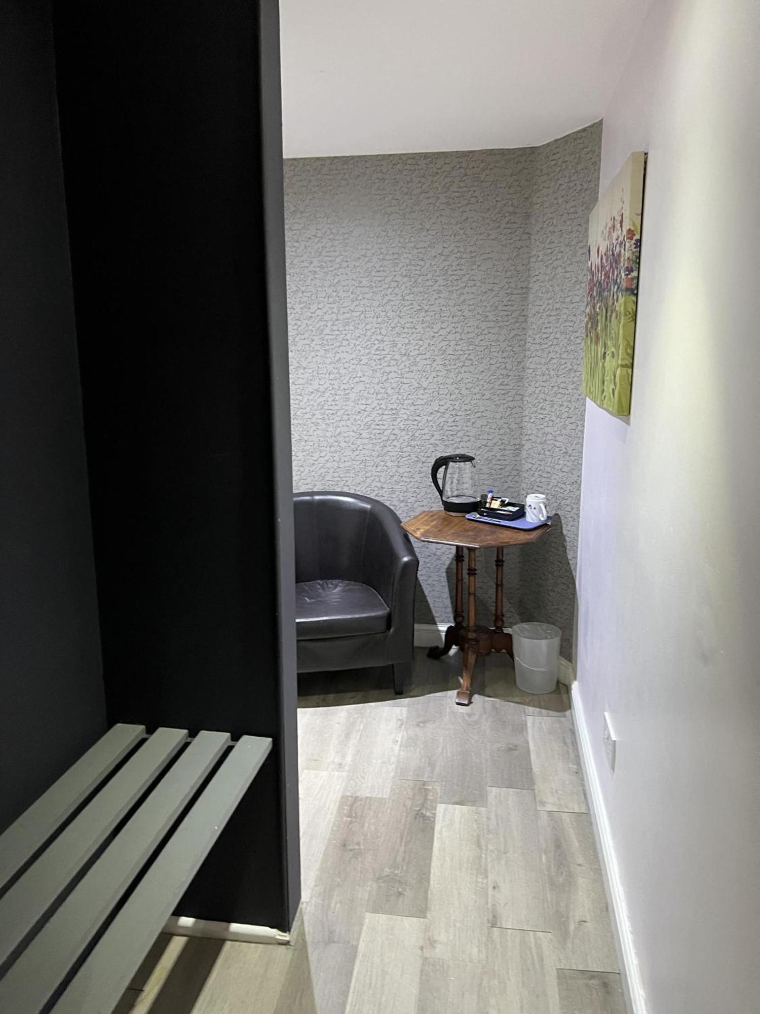 Astral Lodge Hastings Room photo