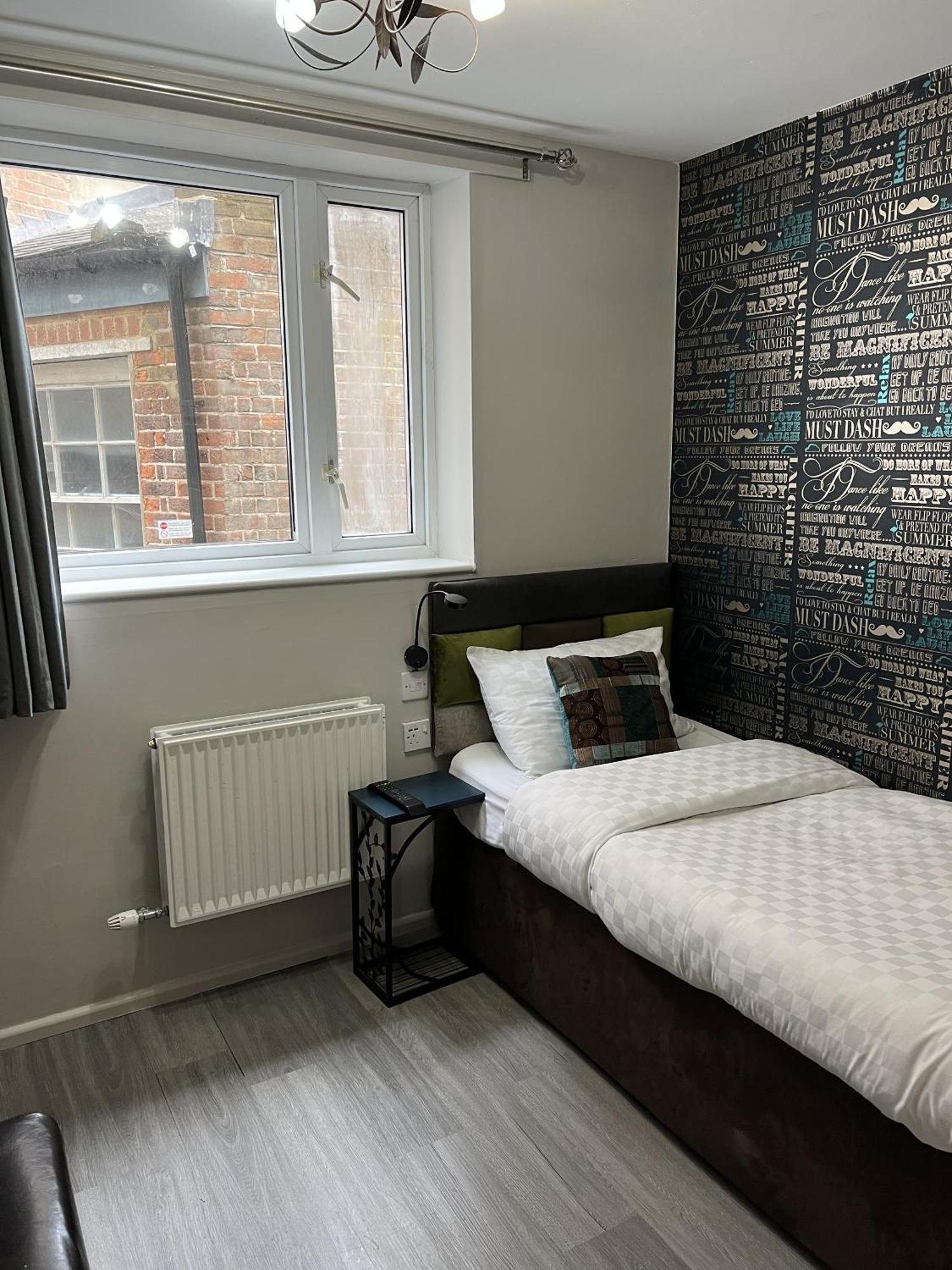Astral Lodge Hastings Room photo